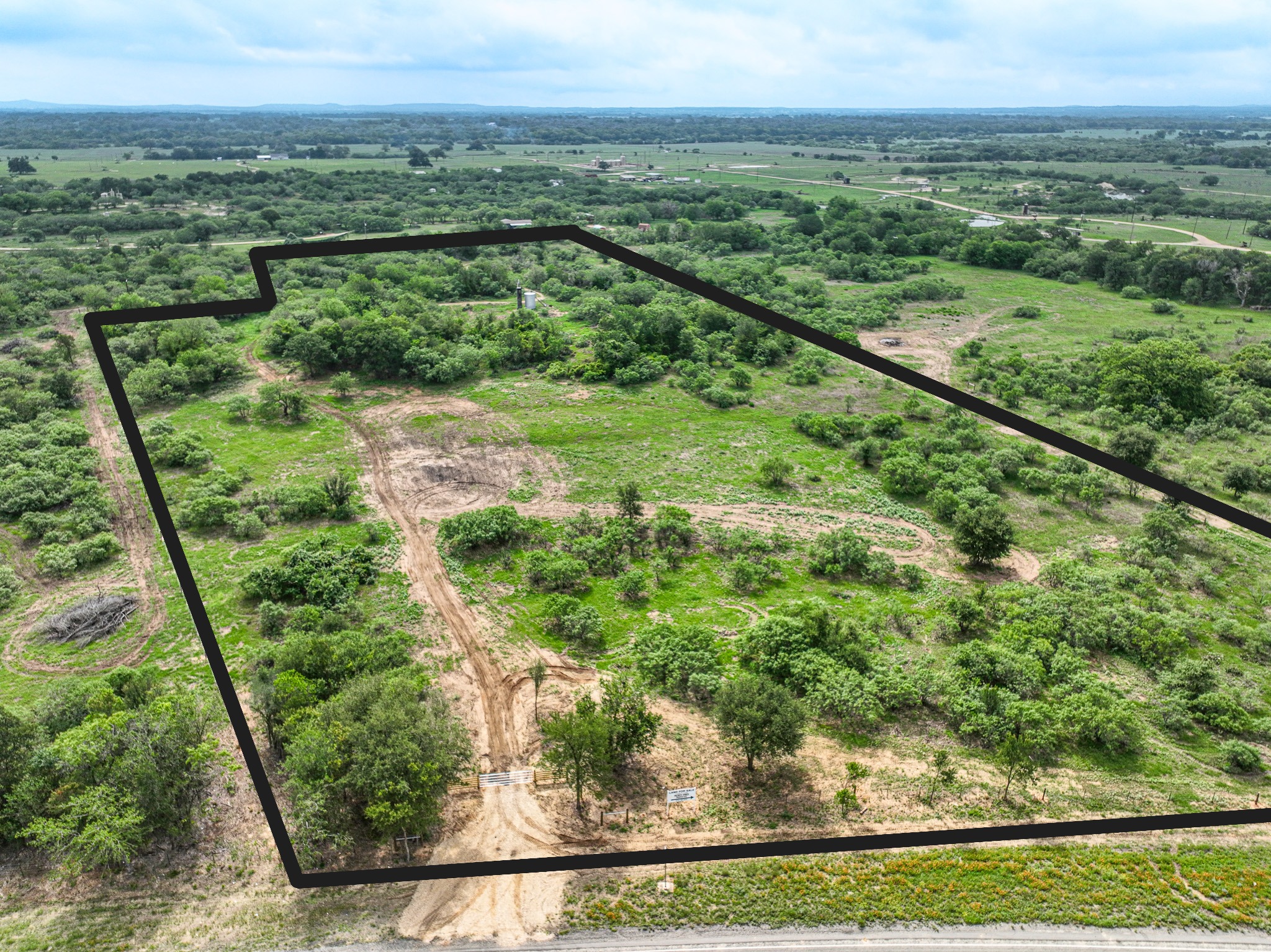 Discover a stunning piece of Central Texas landscape located in Luling, TX. This property offers over 12 acres of land, providing the perfect blend of country living and convenience. Enjoy the serene environment, just minutes from town, while experiencing true rural tranquility. The land boasts enormous shade trees and beautiful creek bottom terrain. Its gentle, sloping topography offers pristine views of the surrounding countryside, making it an ideal spot for those seeking scenic vistas. West Plum Creek runs along the backside of the property, adding to its natural appeal. The property features FM highway frontage, ensuring easy access. Several prime building sites are ready for development, with new fencing and electricity already installed. These improvements make the land immediately usable for various purposes. Situated within 5 minutes of Luling and just 10 minutes from Lockhart, this property provides quick access to nearby towns. It is less than an hour from both Austin and San Antonio, and only about 45 minutes from the Austin International Airport and Circuit of the Americas racetrack.
NO RESTRICTIONS
AG EXEMPT - WILDLIFE